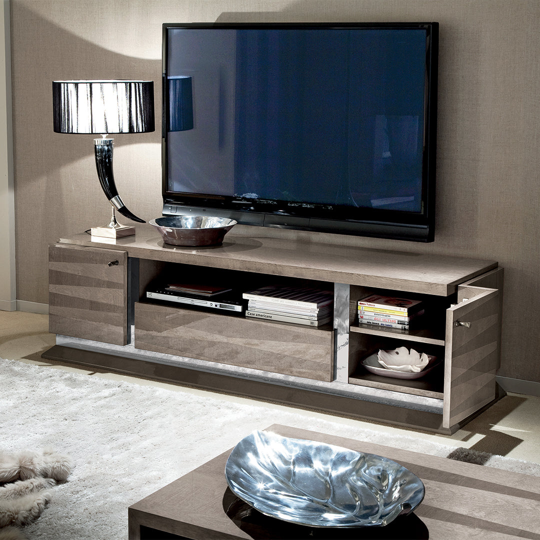 Monaco Entertainment Center